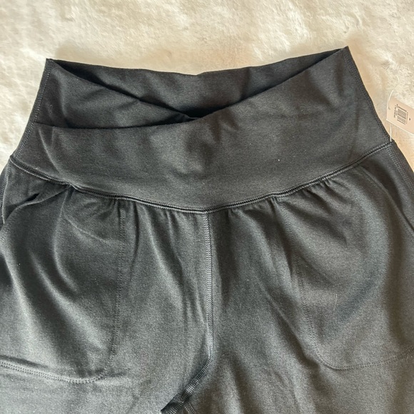 Old Navy Black Jogger Women's Size Medium cloud/comfy - Picture 3 of 5